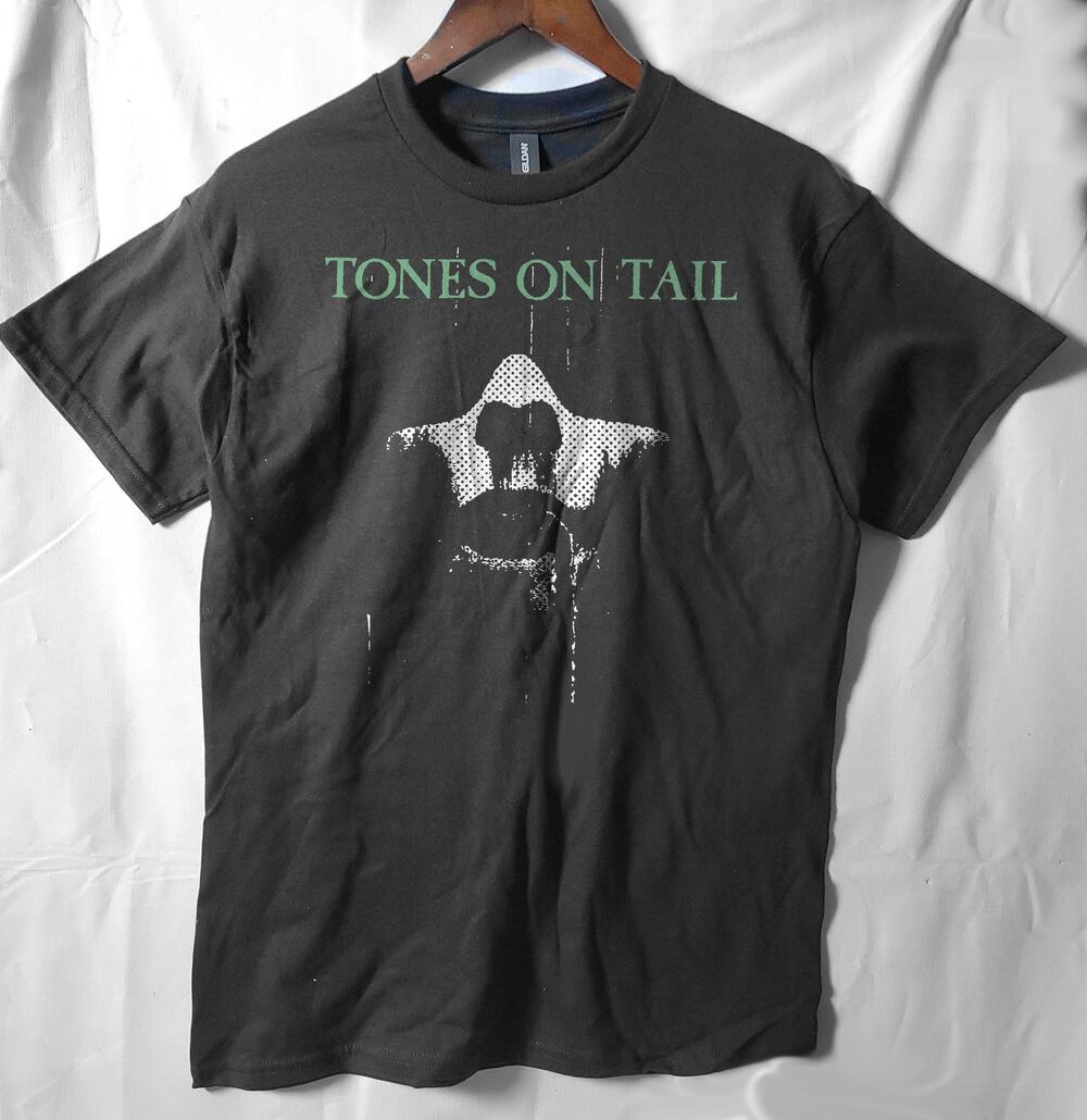 Tones on Tail    band t shirt  Size Medium Black